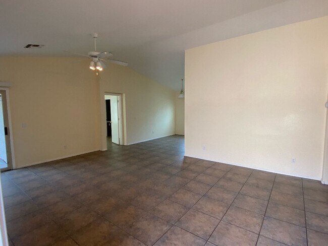 Building Photo - 11425 W Pinehollow Dr