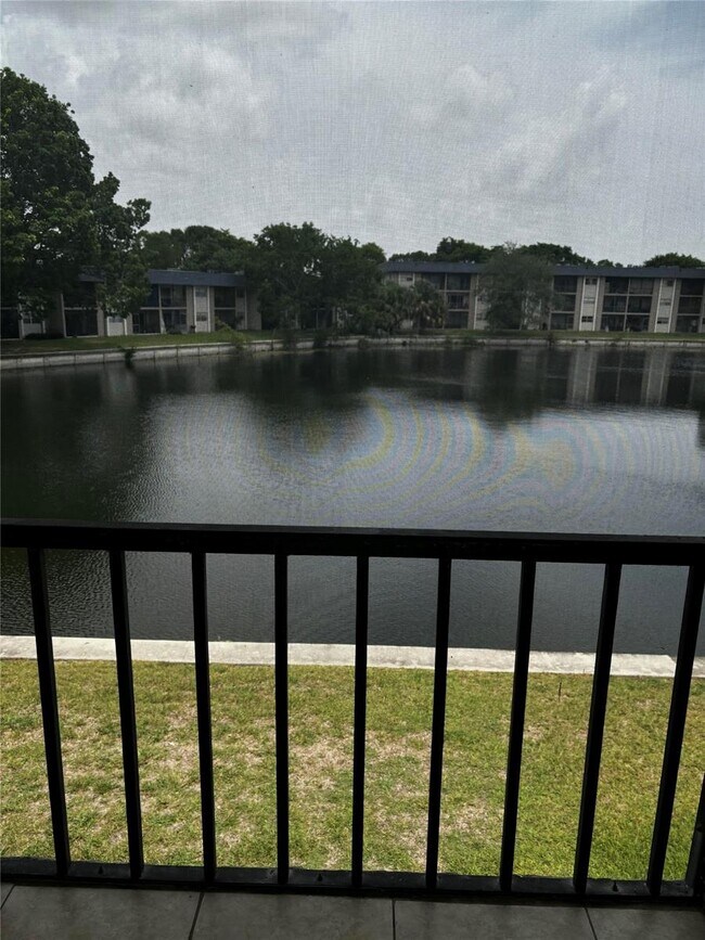 Foto del edificio - 7901 Colony Cir S