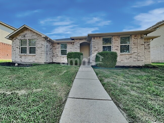 Building Photo - 2806 Lake Terrace Dr
