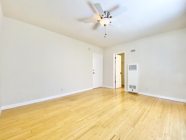 Building Photo - 2555 S Sepulveda Blvd