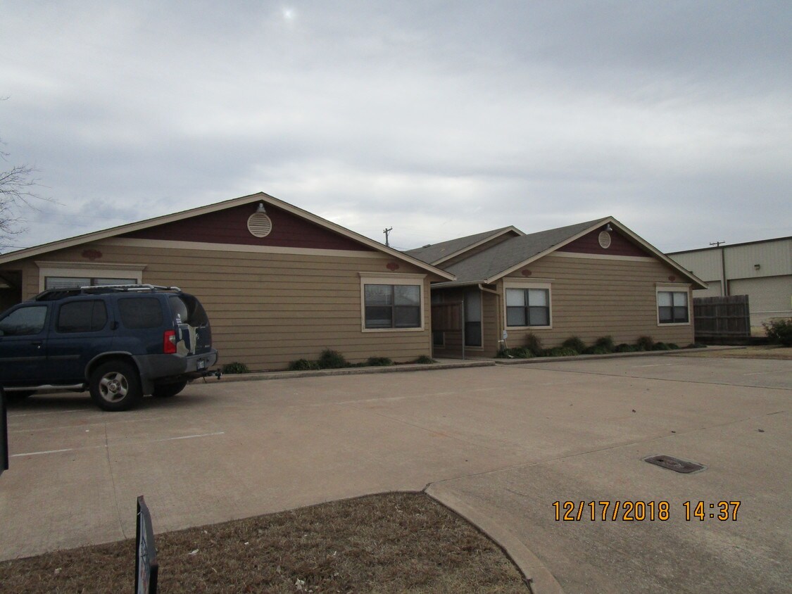 Foto principal - 2514 SW B Ave