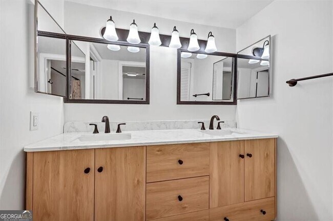 Building Photo - 21 Vista Square NW