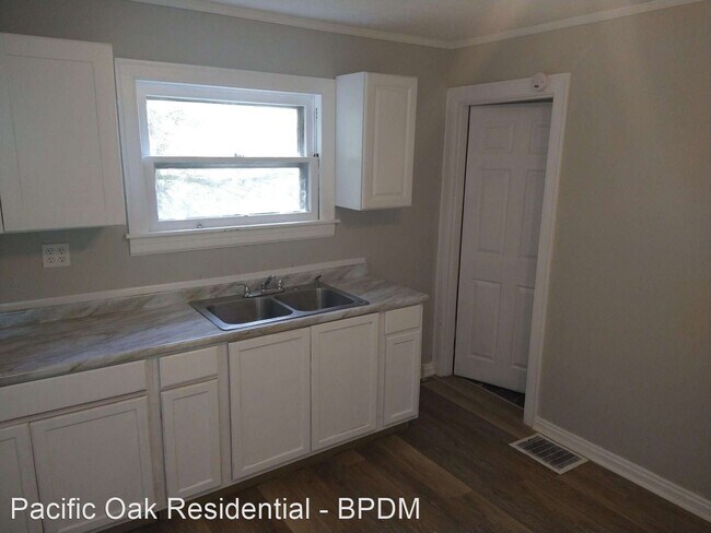 Building Photo - 3 br, 1 bath House - 742 Greenmound Road