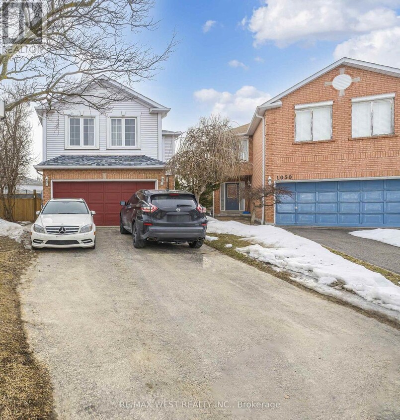 Primary Photo - 1052 Moorelands Crescent
