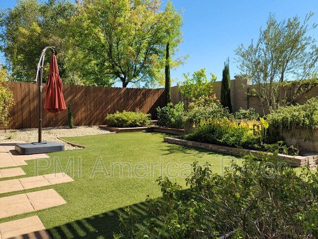 Foto del edificio - 721 Hillswick Cir