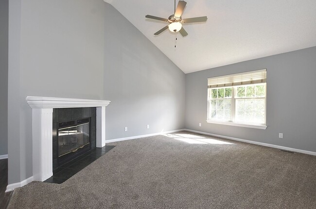 Building Photo - Three Bedroom House in Platte City