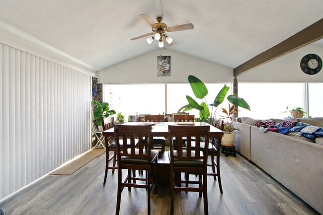 Foto del edificio - 1545 E 21st St
