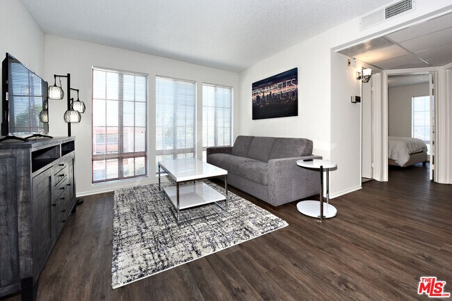 Foto del edificio - 3600 Bagley Ave