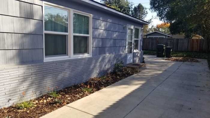Primary Photo - Cute updated 2 bed 1 bath duplex