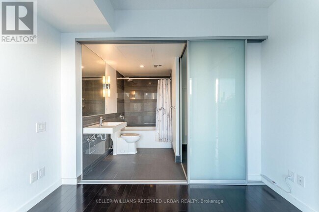 Photo du bâtiment - 70 Distillery Lane