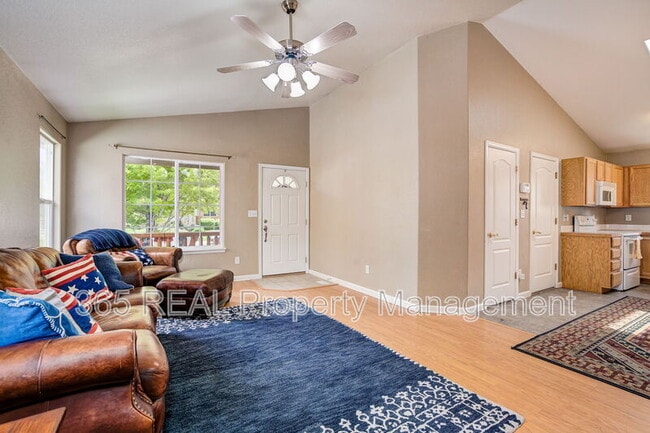 Building Photo - 1360 Saginaw Pointe Dr