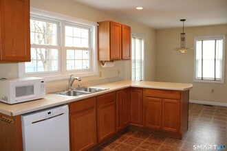 Building Photo - 6 Sunnyside E Rd