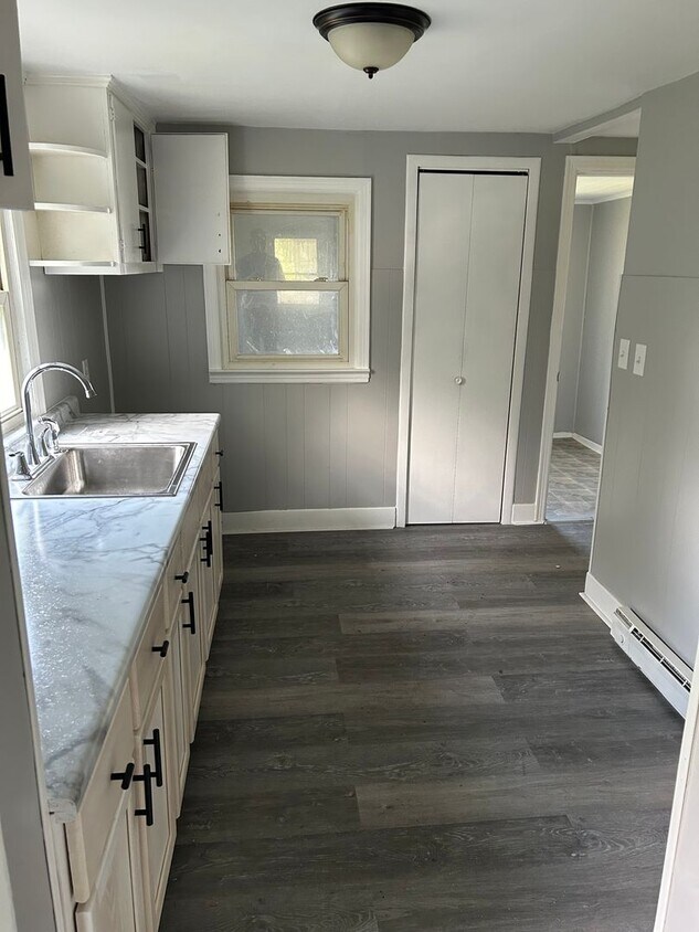 Foto principal - 2 Bedroom / 1 Bath House in Canton IL