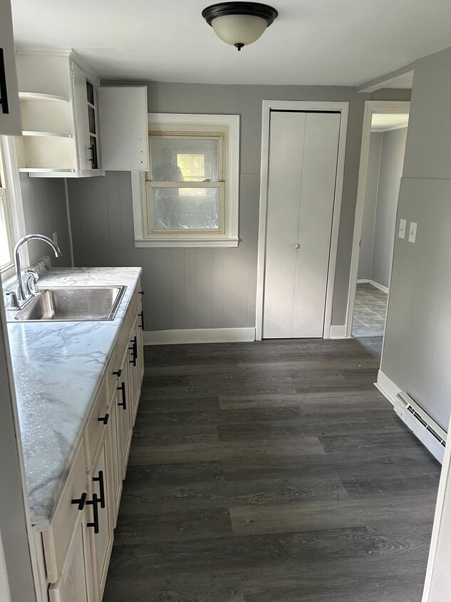 Primary Photo - 2 Bedroom / 1 Bath House in Canton IL