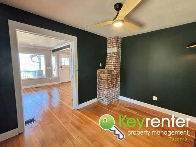 Building Photo - Stunning 2-Bedroom Tacoma Home with Dash P...