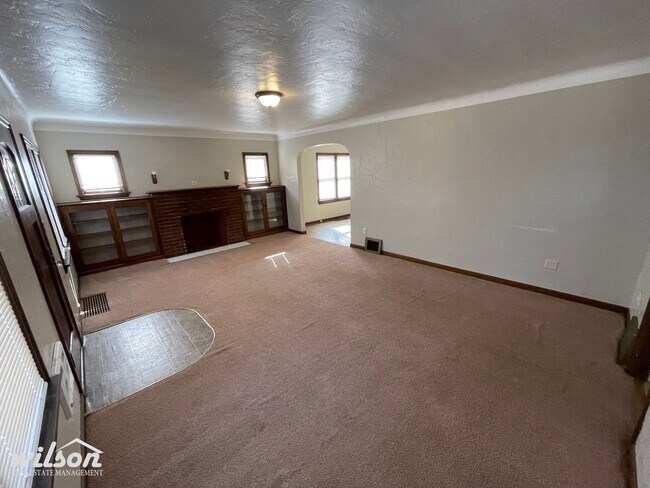 Building Photo - Spacious 4-Bedroom Oasis in the Heart of Y...