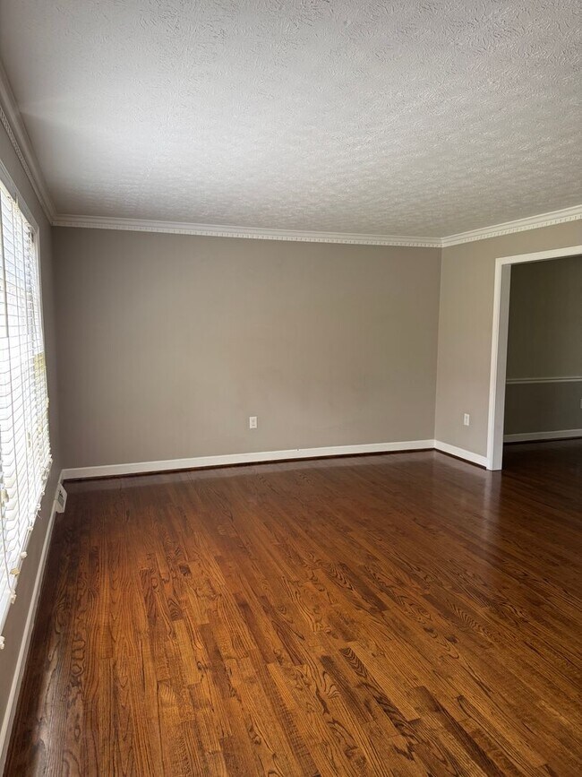 Foto del edificio - 4 Bedroom with fenced in yard!