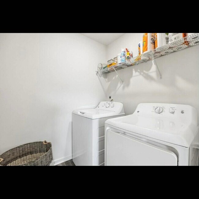 Foto del edificio - 548 Tillage Ct
