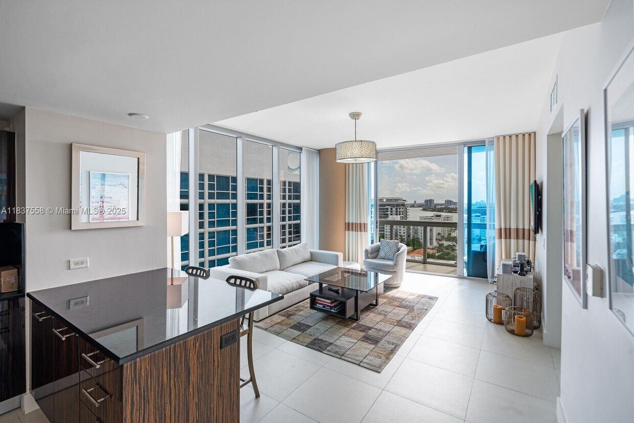 Primary Photo - 6899 Collins Ave