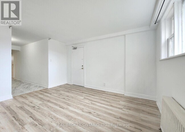 Building Photo - 388-388 Winona Dr