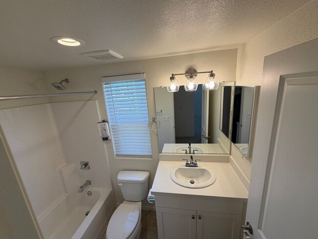 Foto del edificio - 1931 S Miller St