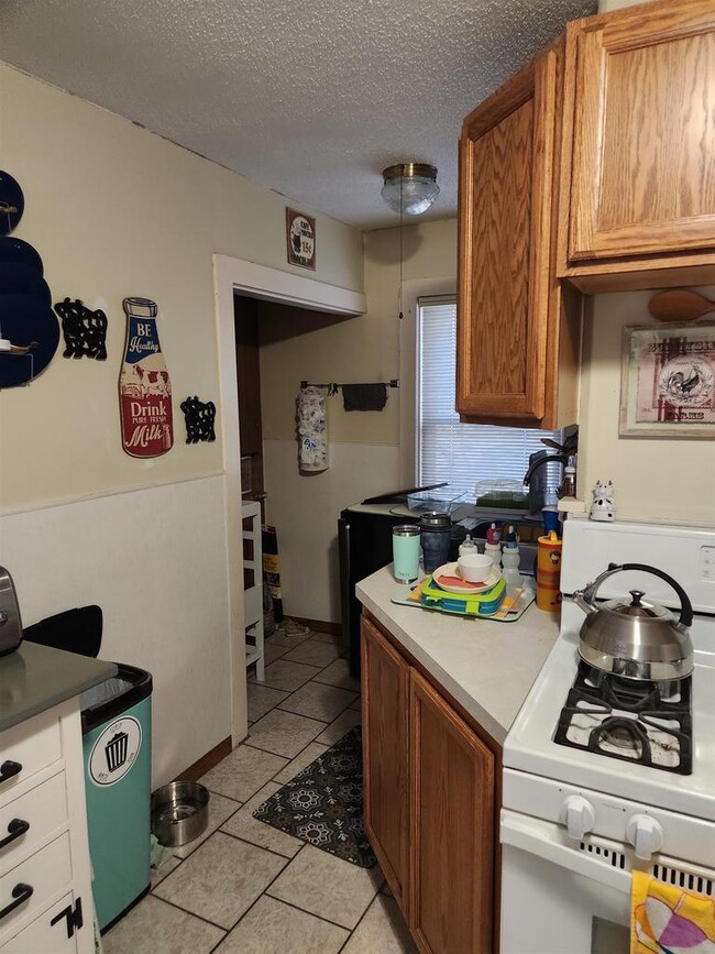 kitchen - 318 9th St S