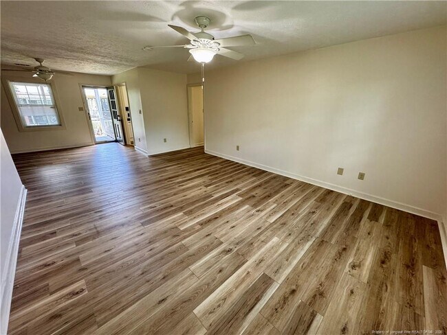 Foto del edificio - 2601 N Roberts Ave