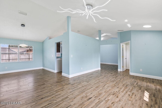 Building Photo - 707 Saybrook St