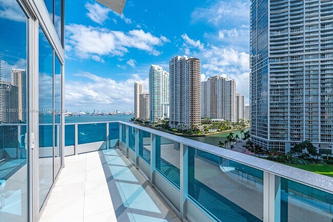Building Photo - 200 Biscayne Blvd Way