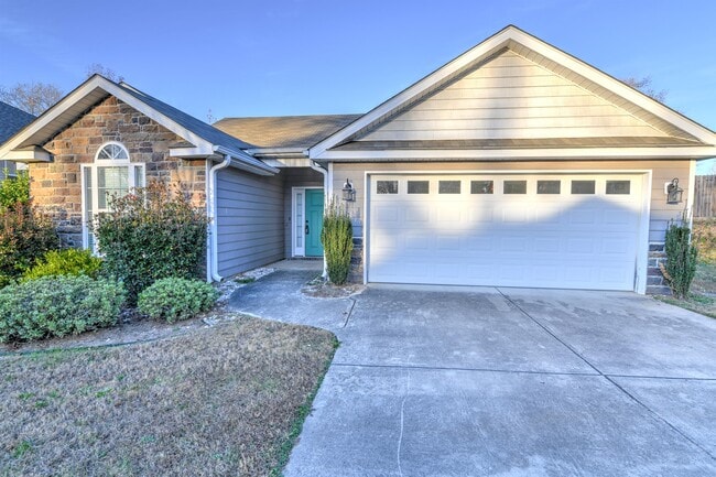 Building Photo - 1328 Royal Oak St