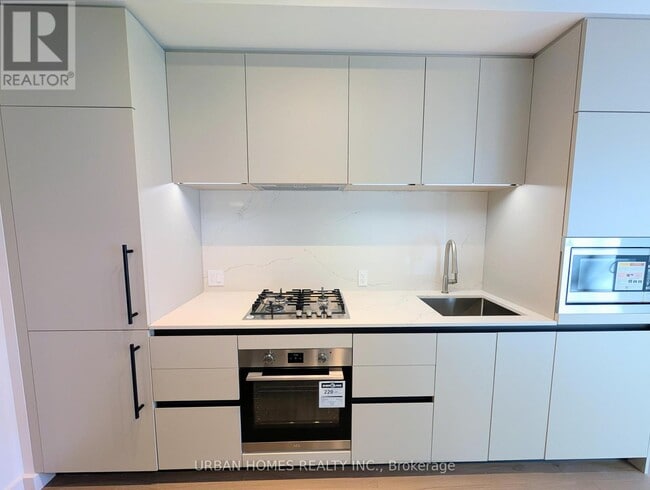 Photo du bâtiment - 1720 Bayview Ave