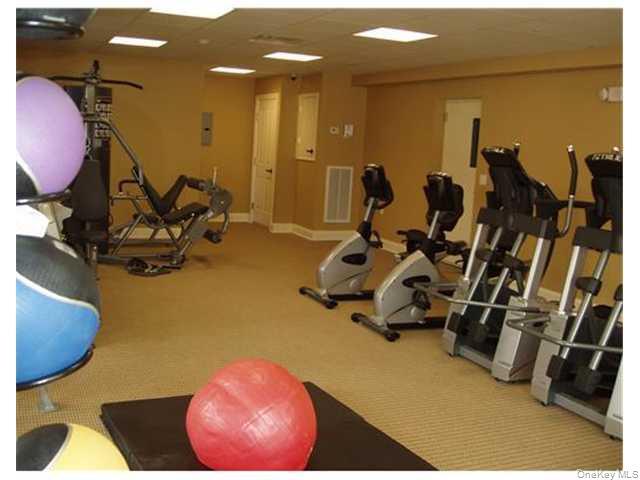 Foto del edificio - 77 Quaker Ave