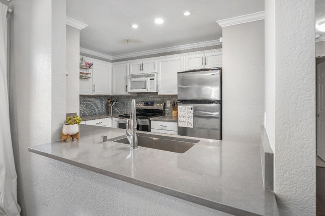 Building Photo - 3550 Lebon Dr