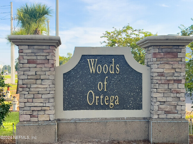 Foto del edificio - 6925 Ortega Woods Dr