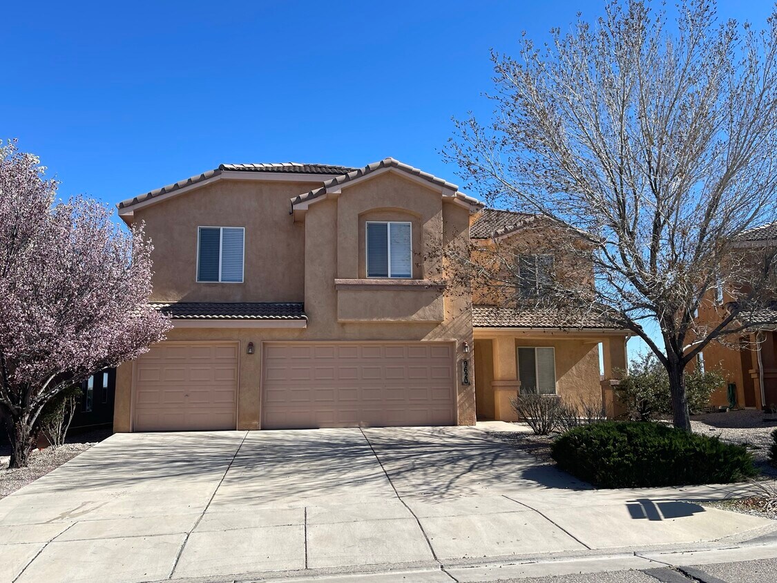 Foto principal - 9620 Sundoro Pl NW