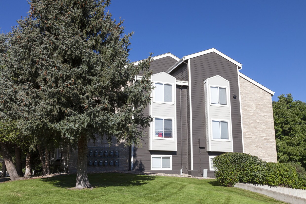 St. Moritz Apartments Lakewood, CO