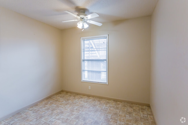 Interior Photo - Grand Oak Place