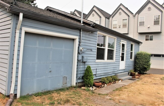 Foto del edificio - Clean 2 bedroom 1 bath by Columbia River Marina!