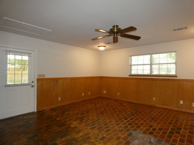 Building Photo - Charming 4BR/2BA home in Milton