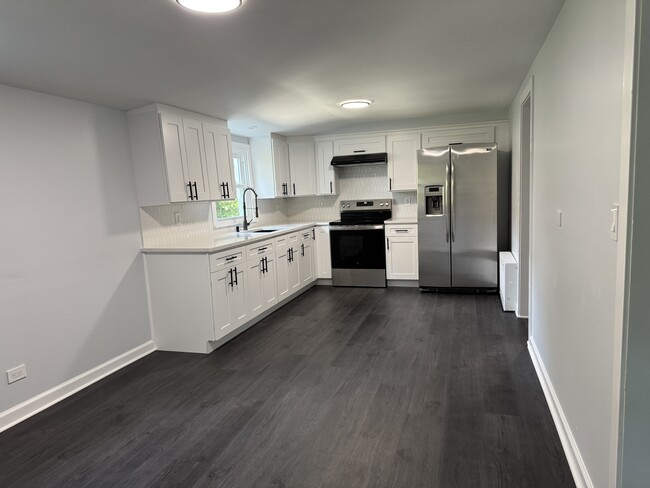 Building Photo - 58 Hillandale Ave