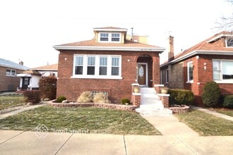 Building Photo - 5404 S Rutherford Ave
