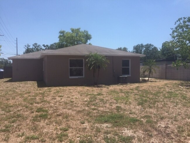 Foto del edificio - Spacious 4BR House in Tampa