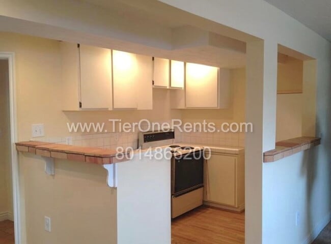 Building Photo - NO DEPOSIT option available for qualified ...