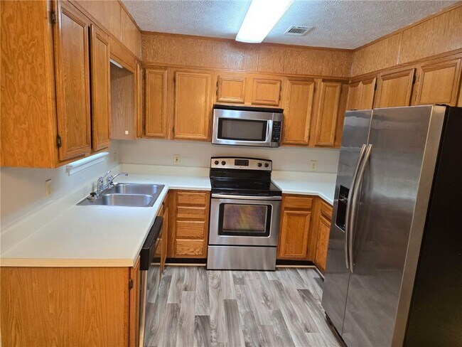 Building Photo - 6854 Justin Dr