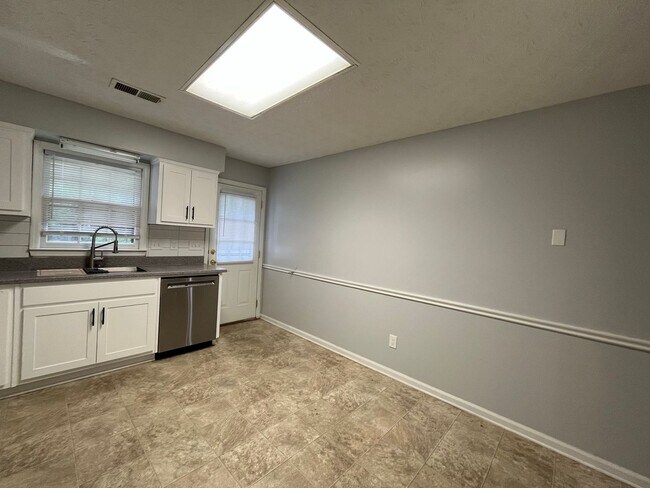 Foto del edificio - Location, Community, Quality Living. It St...