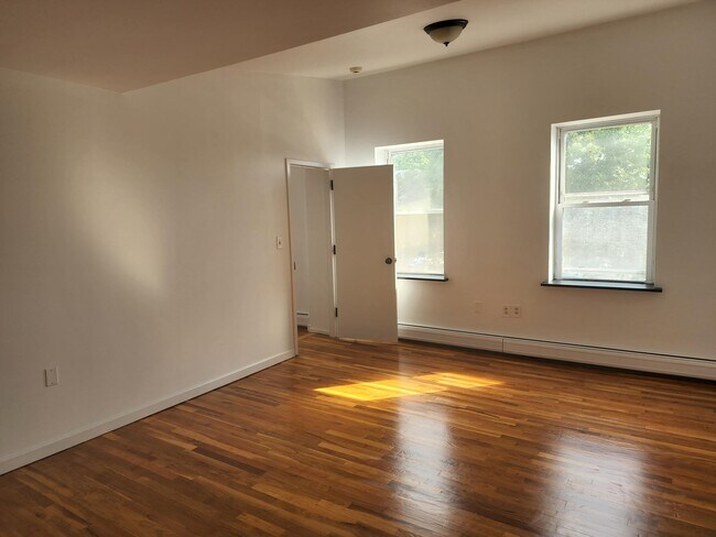 Building Photo - 24 Academy St