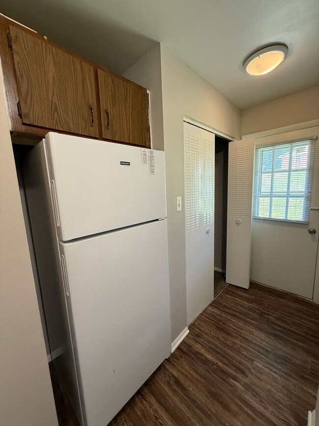 Building Photo - 4601 Lakeside Dr