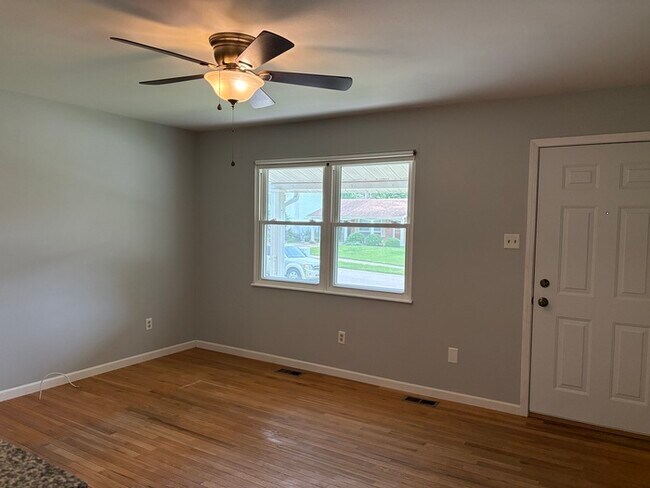 Foto del edificio - Charming 3bedroom 1.5 Bth Home in Maryland...