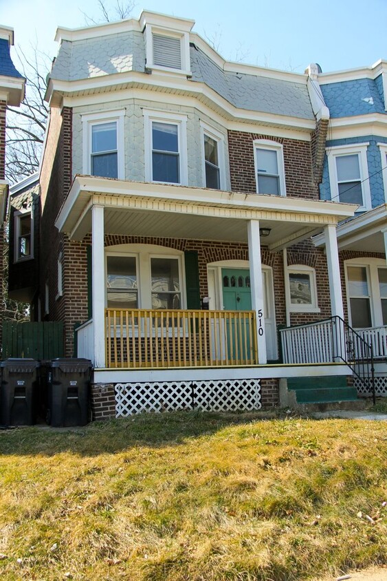 Primary Photo - Lovely Townhouse in Baynard Boulevard Hist...