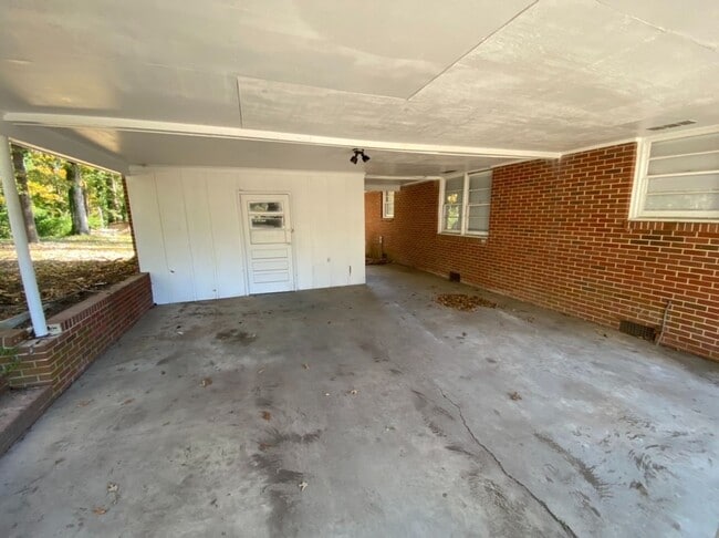 Foto del edificio - Fantastic 3 Bed 2 Bath Durham Ranch Brick Home